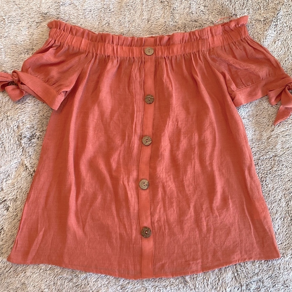 Lily White Off-the-Shoulder blouse M